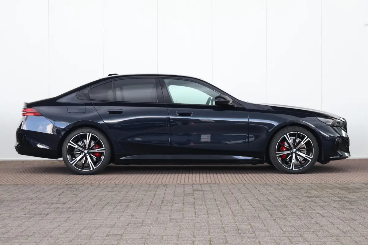530e M Sport Edition | SoH 100% | Sport Pakket Pro | Pano Dak | Trekhaak | Elektr. Achterklep | Innovation Pack | Driving Assistant Plus | Harman Kardon | Ventilatie Voorstoelen |