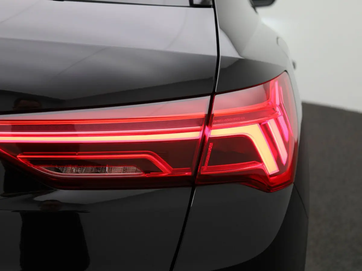 35 TFSI S edition 150 PK | S-line | Automaat | Camera | Trekhaak | SONOS Sound | Adaptive cruise control | Stoelverwarming | Lichtmetalen velgen |