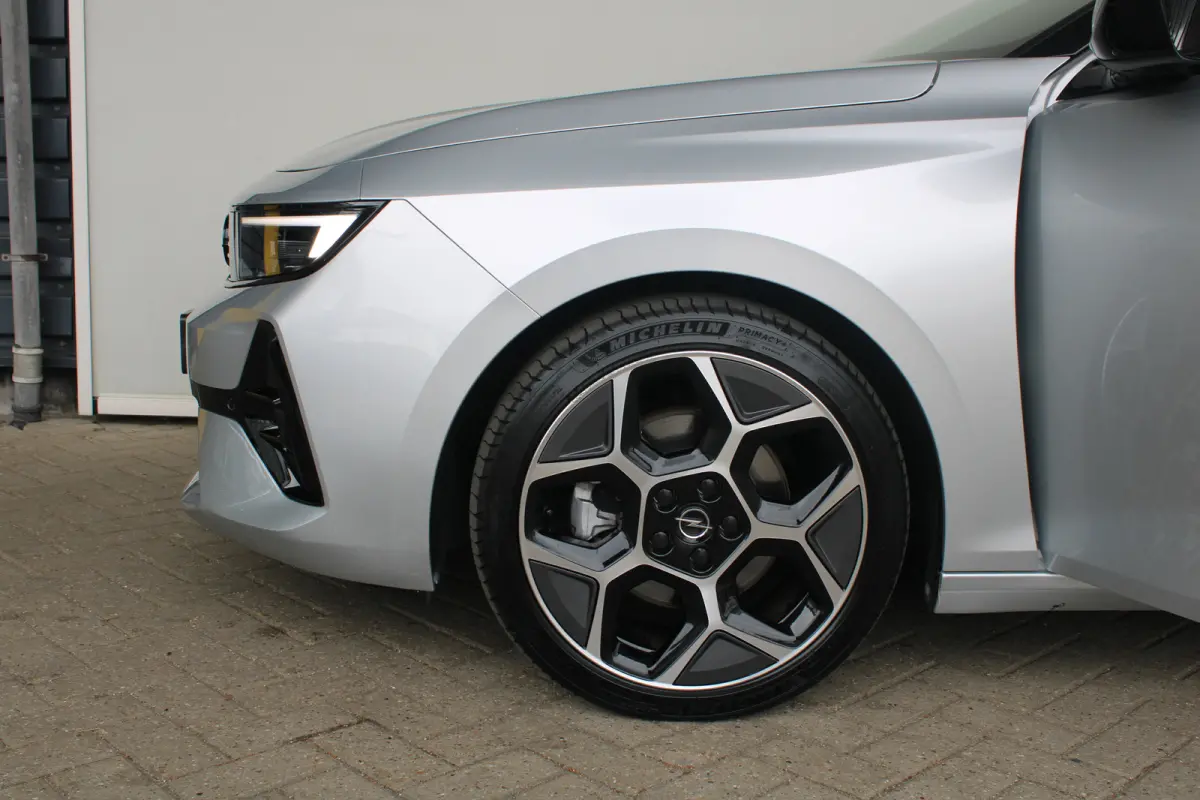 1.2 Turbo Ultimate | Navigatie | Panoramadak | Matrix koplampen | Alcantara | Keyless |