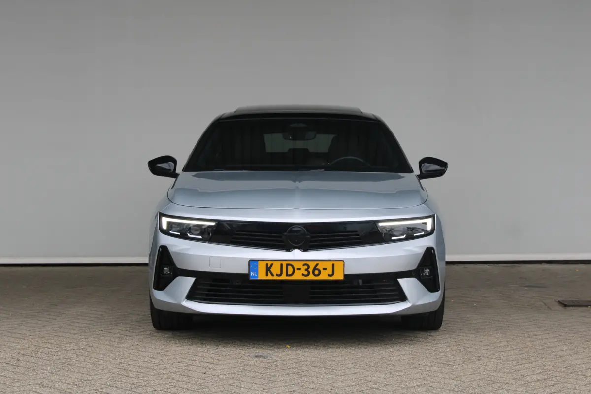 1.2 Turbo Ultimate | Navigatie | Panoramadak | Matrix koplampen | Alcantara | Keyless |
