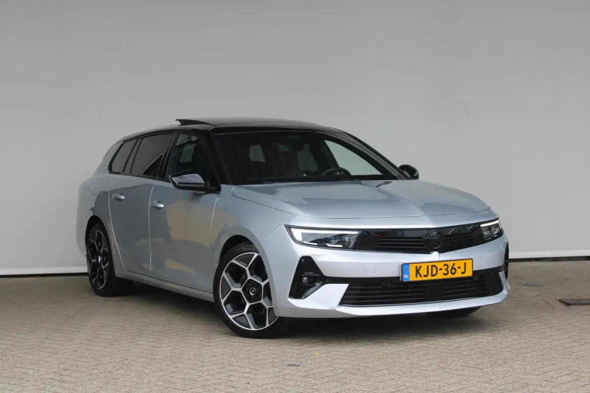 1.2 Turbo Ultimate | Navigatie | Panoramadak | Matrix koplampen | Alcantara | Keyless |