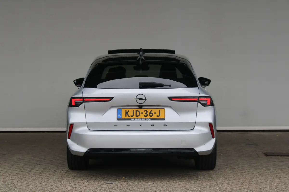 1.2 Turbo Ultimate | Navigatie | Panoramadak | Matrix koplampen | Alcantara | Keyless |