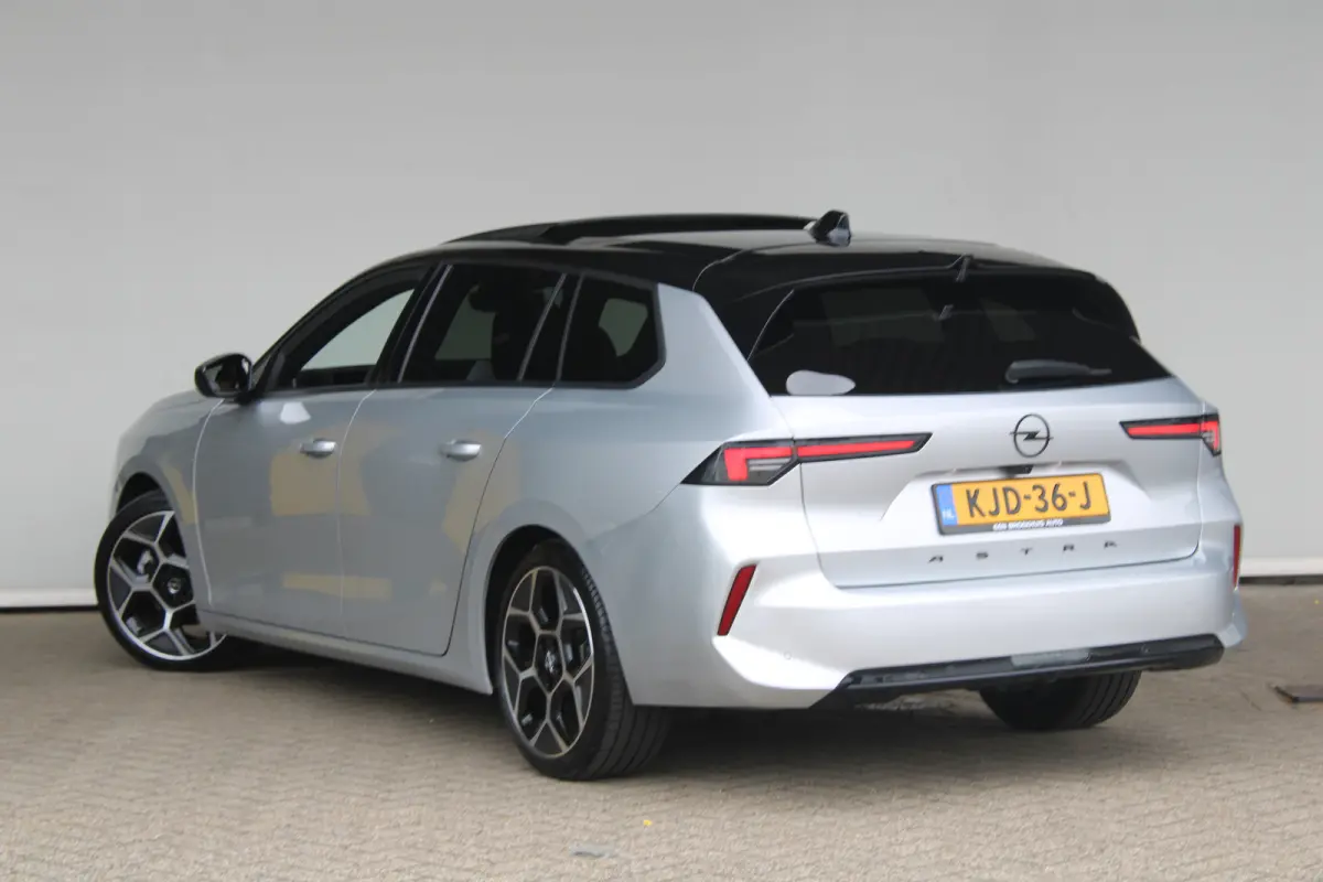 1.2 Turbo Ultimate | Navigatie | Panoramadak | Matrix koplampen | Alcantara | Keyless |