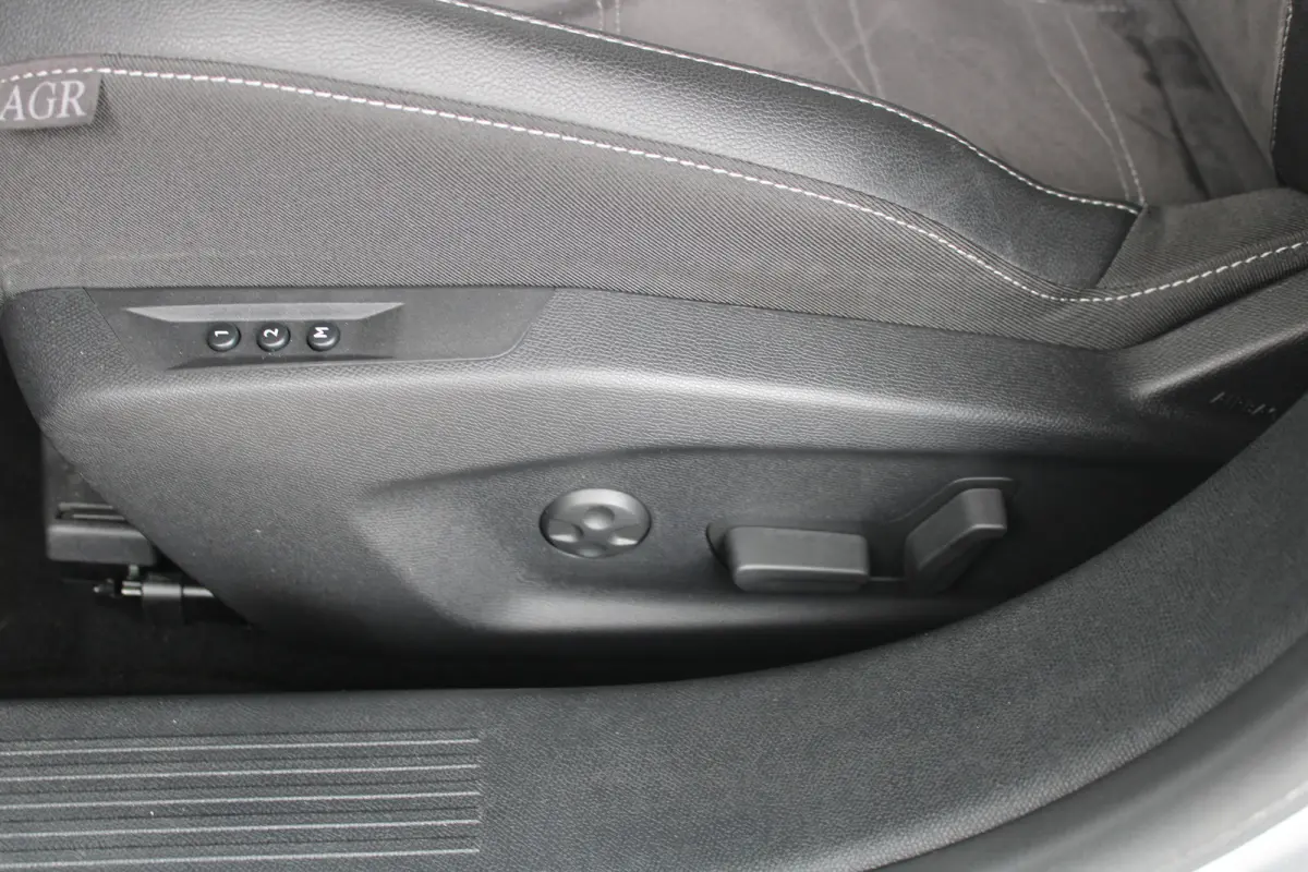 1.2 Turbo Ultimate | Navigatie | Panoramadak | Matrix koplampen | Alcantara | Keyless |