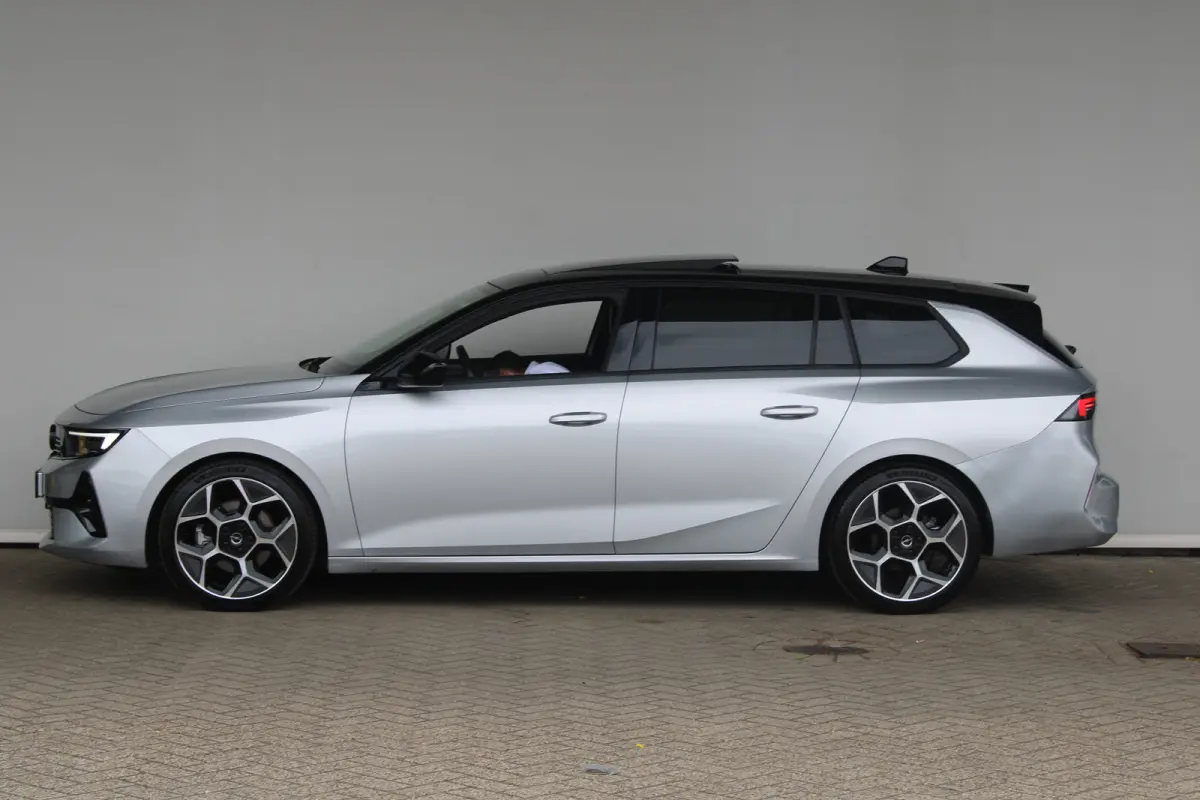 1.2 Turbo Ultimate | Navigatie | Panoramadak | Matrix koplampen | Alcantara | Keyless |