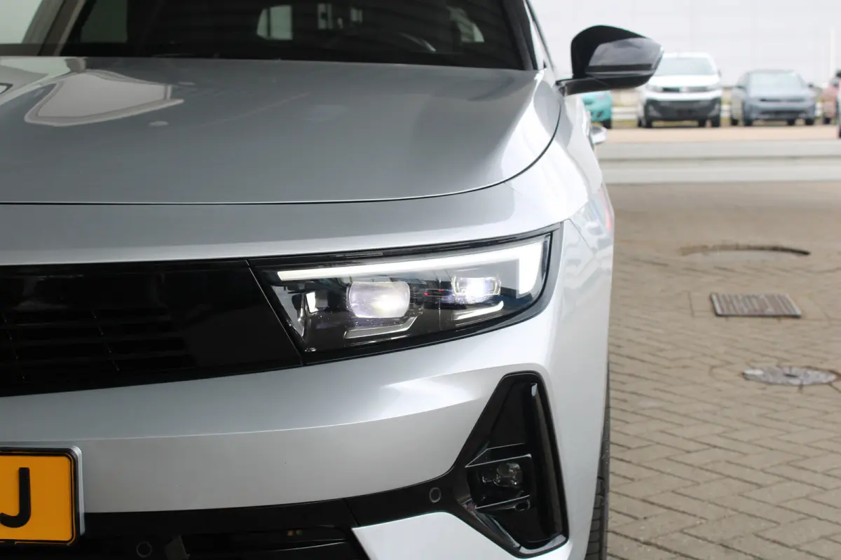 1.2 Turbo Ultimate | Navigatie | Panoramadak | Matrix koplampen | Alcantara | Keyless |