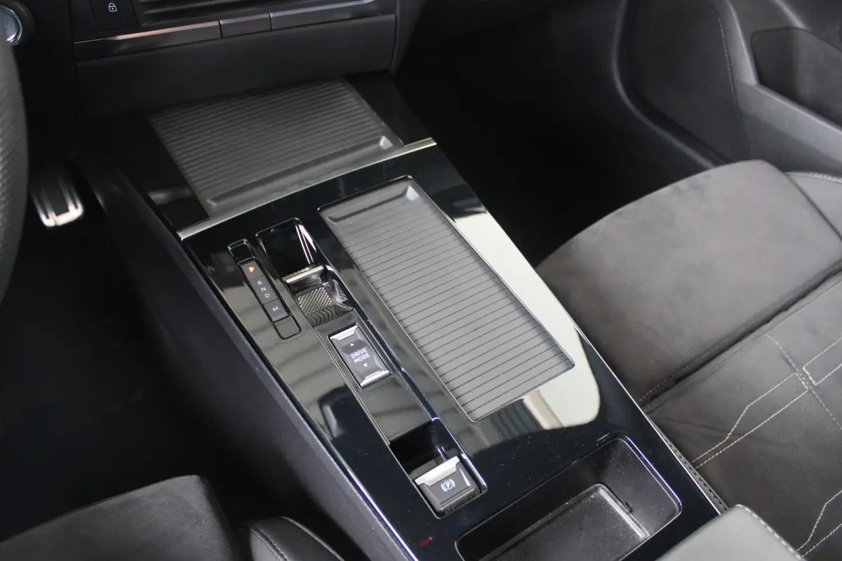 1.2 Turbo Ultimate | Navigatie | Panoramadak | Matrix koplampen | Alcantara | Keyless |