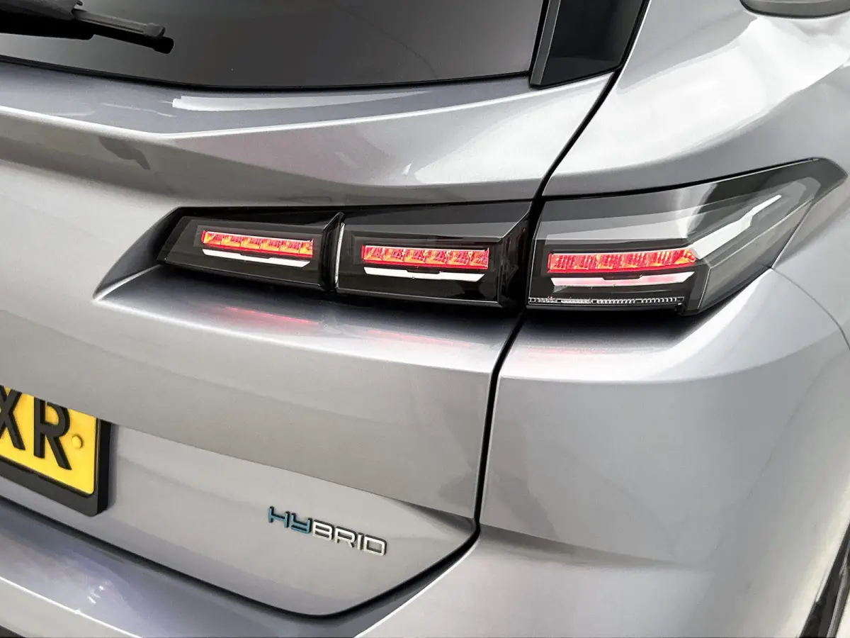 Active Pack Business 1.6 Plug-in Hybrid 180pk Automaat | Navigatie | Climate Control | Cruise Control | Parkeersensoren | Led koplampen | Keyless start | Draadloze Apple Carplay / Android Au