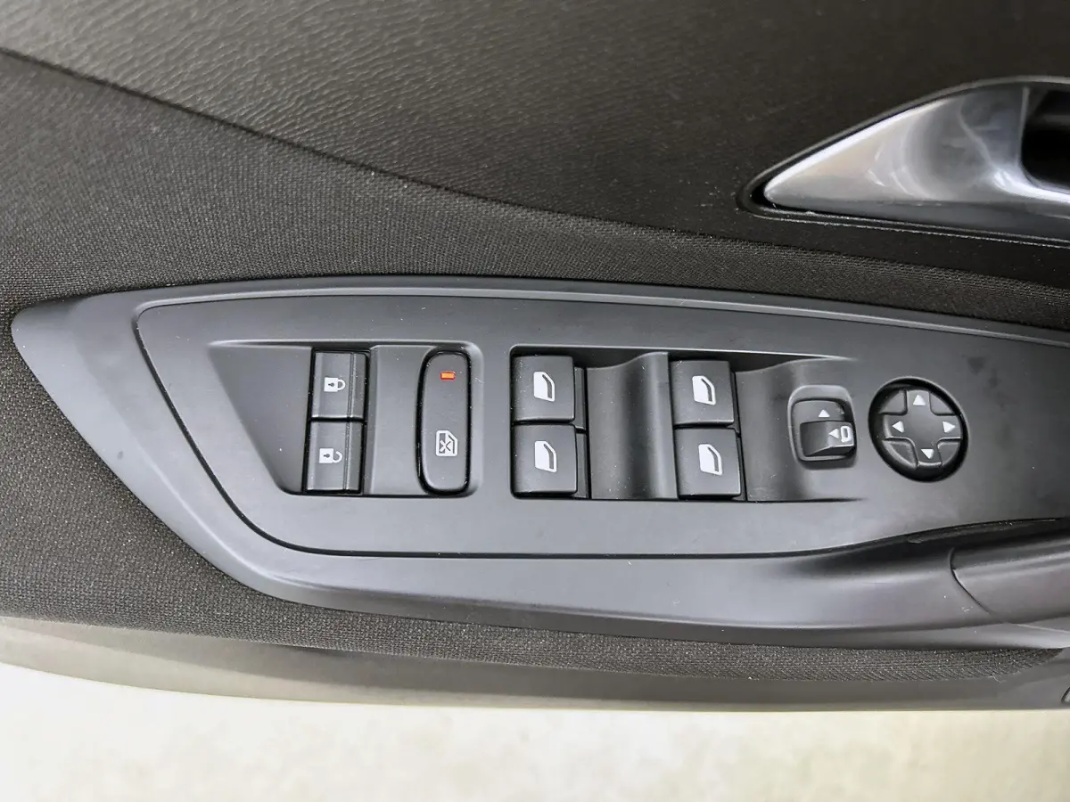 Active Pack Business 1.6 Plug-in Hybrid 180pk Automaat | Navigatie | Climate Control | Cruise Control | Parkeersensoren | Led koplampen | Keyless start | Draadloze Apple Carplay / Android Au