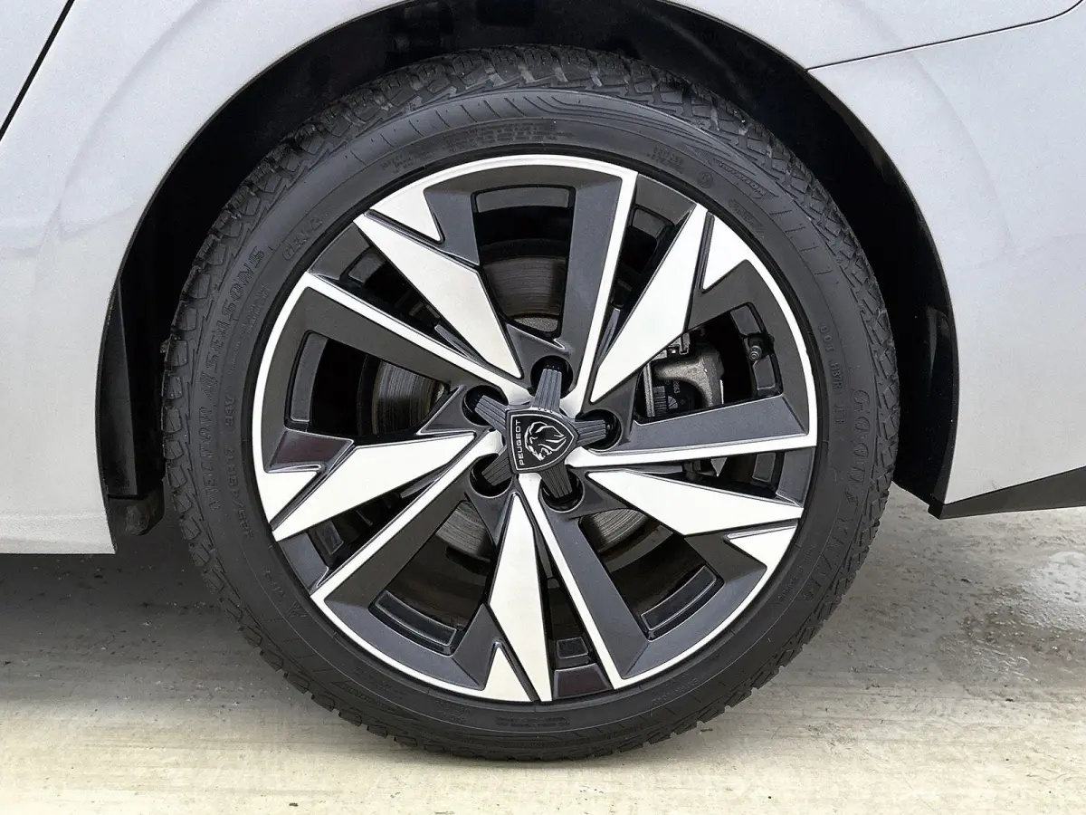 Active Pack Business 1.6 Plug-in Hybrid 180pk Automaat | Navigatie | Climate Control | Cruise Control | Parkeersensoren | Led koplampen | Keyless start | Draadloze Apple Carplay / Android Au