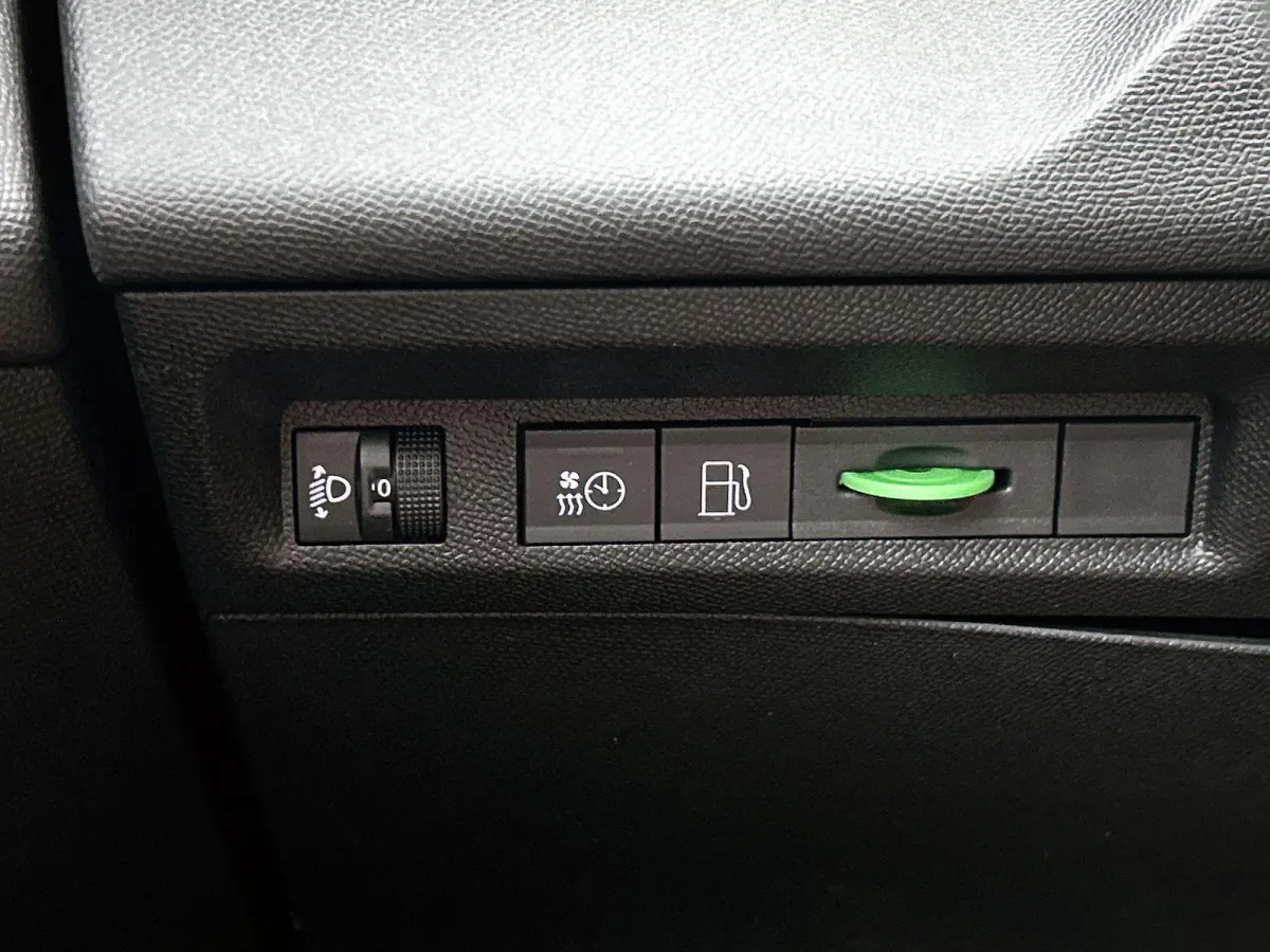 Active Pack Business 1.6 Plug-in Hybrid 180pk Automaat | Navigatie | Climate Control | Cruise Control | Parkeersensoren | Led koplampen | Keyless start | Draadloze Apple Carplay / Android Au