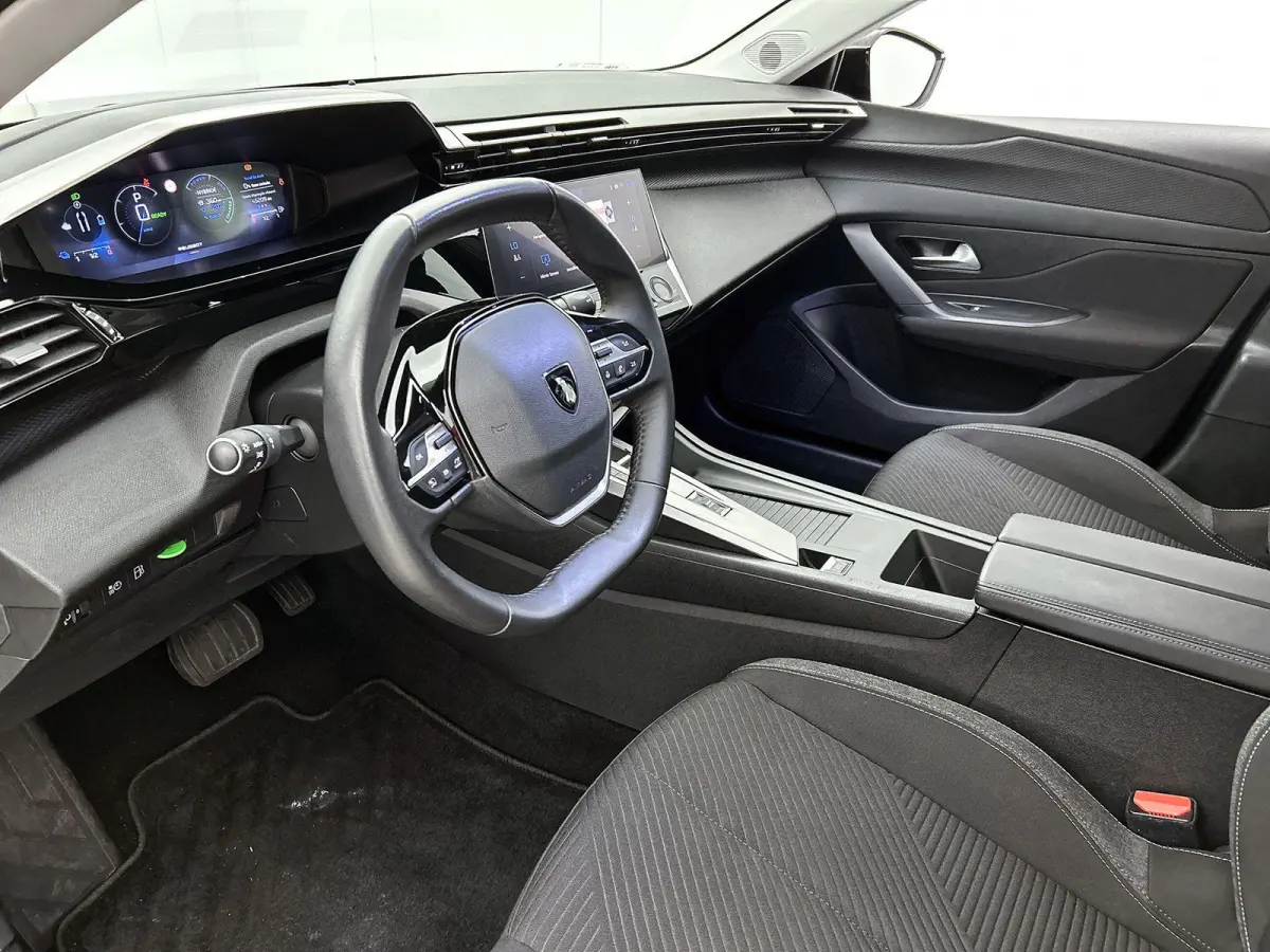 Active Pack Business 1.6 Plug-in Hybrid 180pk Automaat | Navigatie | Climate Control | Cruise Control | Parkeersensoren | Led koplampen | Keyless start | Draadloze Apple Carplay / Android Au