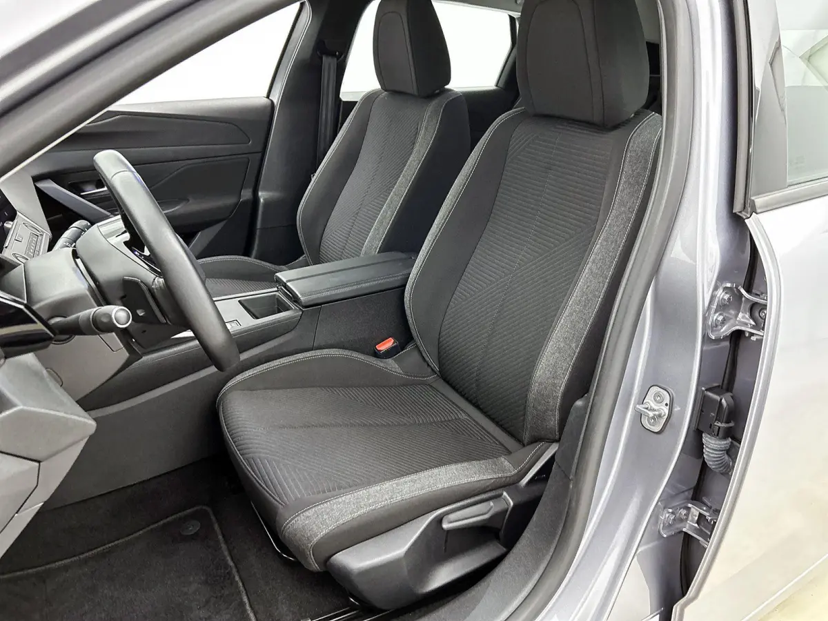 Active Pack Business 1.6 Plug-in Hybrid 180pk Automaat | Navigatie | Climate Control | Cruise Control | Parkeersensoren | Led koplampen | Keyless start | Draadloze Apple Carplay / Android Au
