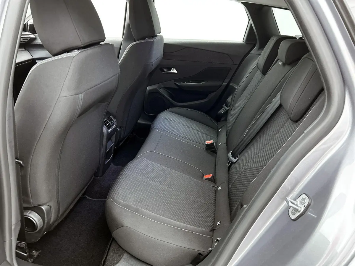 Active Pack Business 1.6 Plug-in Hybrid 180pk Automaat | Navigatie | Climate Control | Cruise Control | Parkeersensoren | Led koplampen | Keyless start | Draadloze Apple Carplay / Android Au