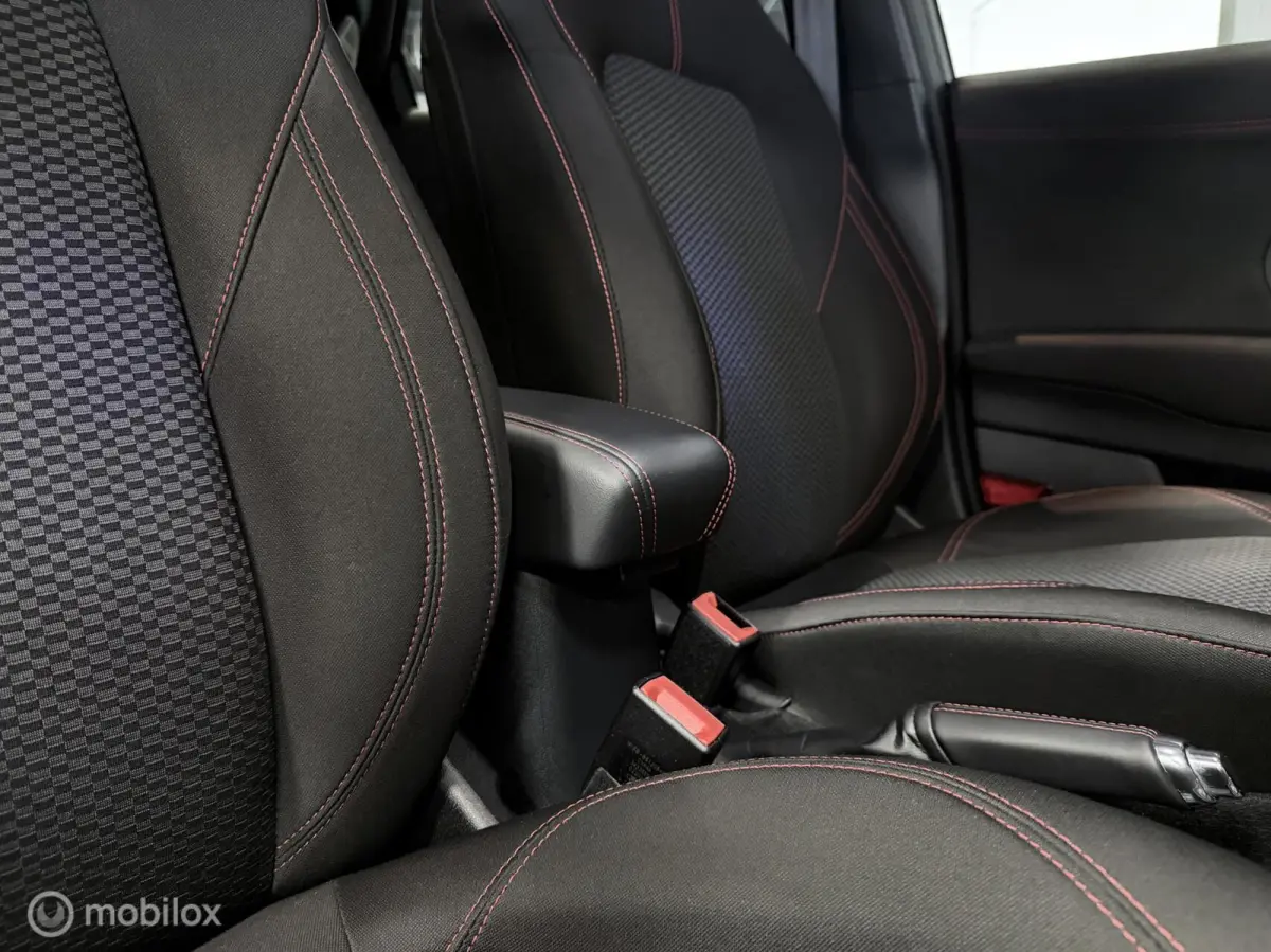 1.0 EcoBoost ST-Line AUTOM. / 1e EIG. / NAP / STOELVERW. / TR.HAAK / NAVI / CLIMA / CRUISE