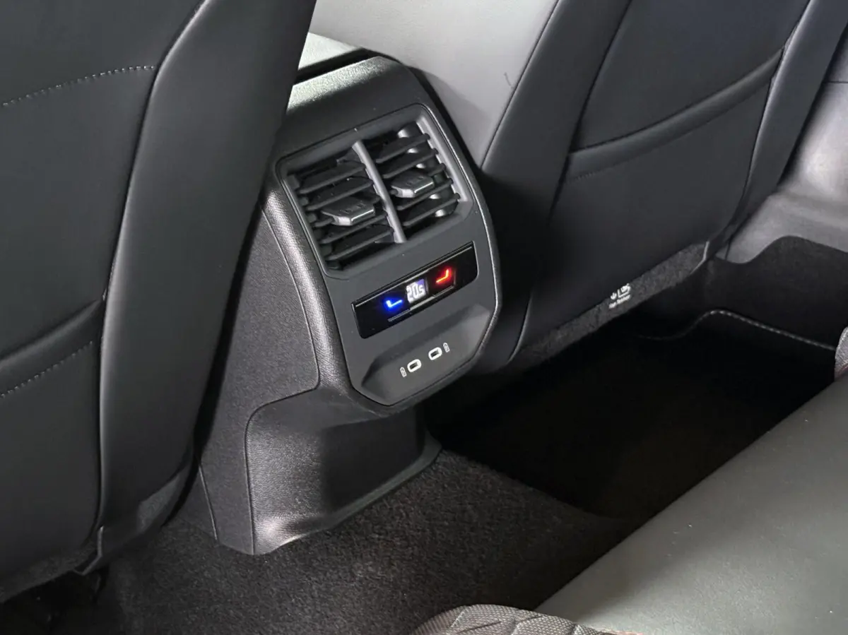 1.0 e-TSI 81kW FR Business Intense DSG