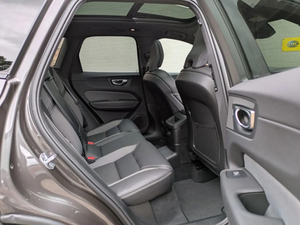 2.0 T6 Plug-in hybrid AWD R-Design|Panodak|Memory|Sportstoelen|Keyless-Entry|Facelift 12-2021|
