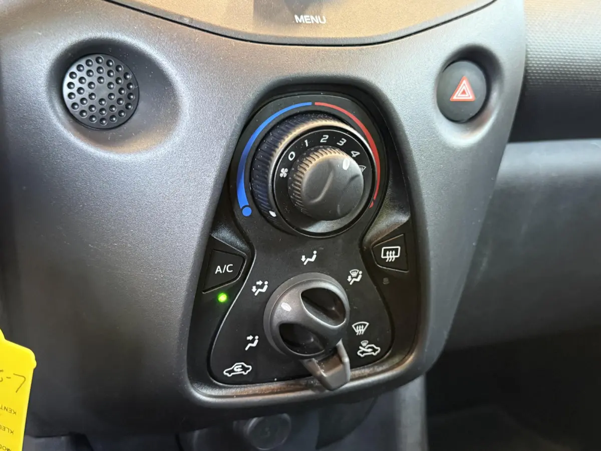 1.0 VVT-i x-fun Airco Bluetooth Centrale vergrendeling + afstand bediening Electrische ramen Led 5 Deurs
