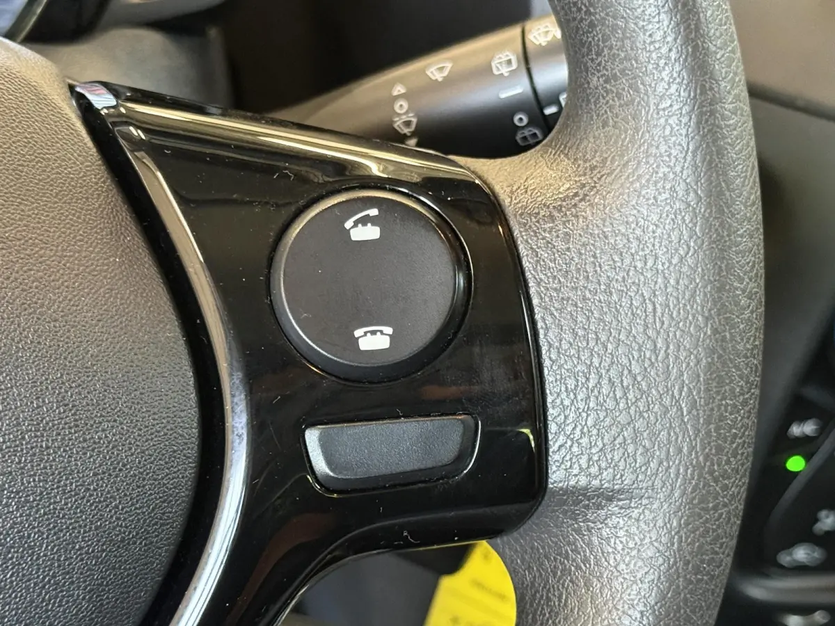 1.0 VVT-i x-fun Airco Bluetooth Centrale vergrendeling + afstand bediening Electrische ramen Led 5 Deurs