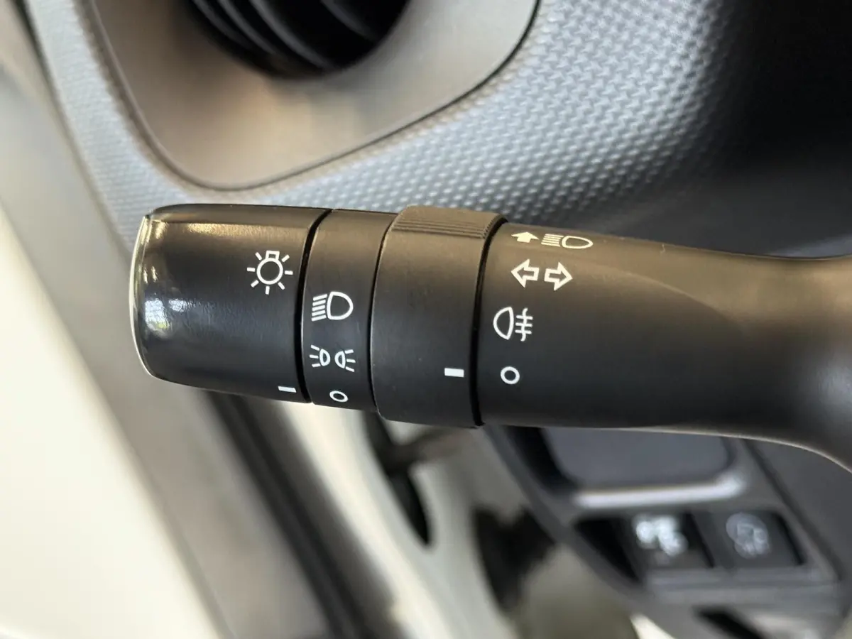 1.0 VVT-i x-fun Airco Bluetooth Centrale vergrendeling + afstand bediening Electrische ramen Led 5 Deurs