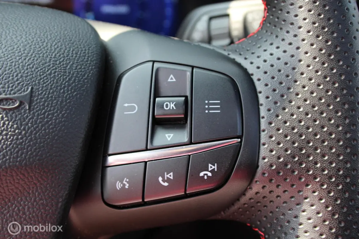 1.0 EcoBoost ST-Line X/Led/Pano/Navi/Cam/Tel/