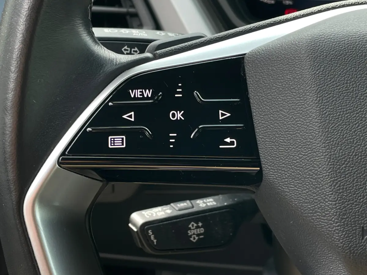 40 Black edition WARMTEPOMP SOH 98% 77 kWh 1E EIG ORG NL F3 |VIRTUALCOCKPIT|CARPLAY|CRUISECONTROL|LED|20''INCH|
