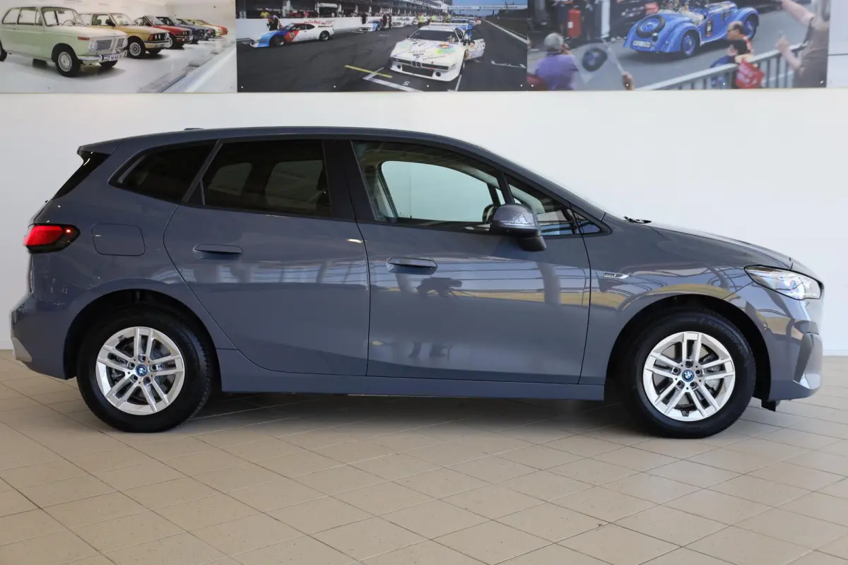 225e xDrive | Head-Up Display | Voorstoelen Verwarmd | SOH 99,3% | Rondomzicht Camera | Keyless Entry | Adaptief Cruise Control