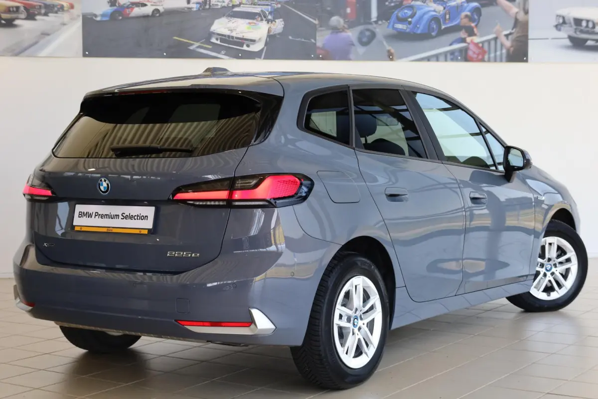 225e xDrive | Head-Up Display | Voorstoelen Verwarmd | SOH 99,3% | Rondomzicht Camera | Keyless Entry | Adaptief Cruise Control