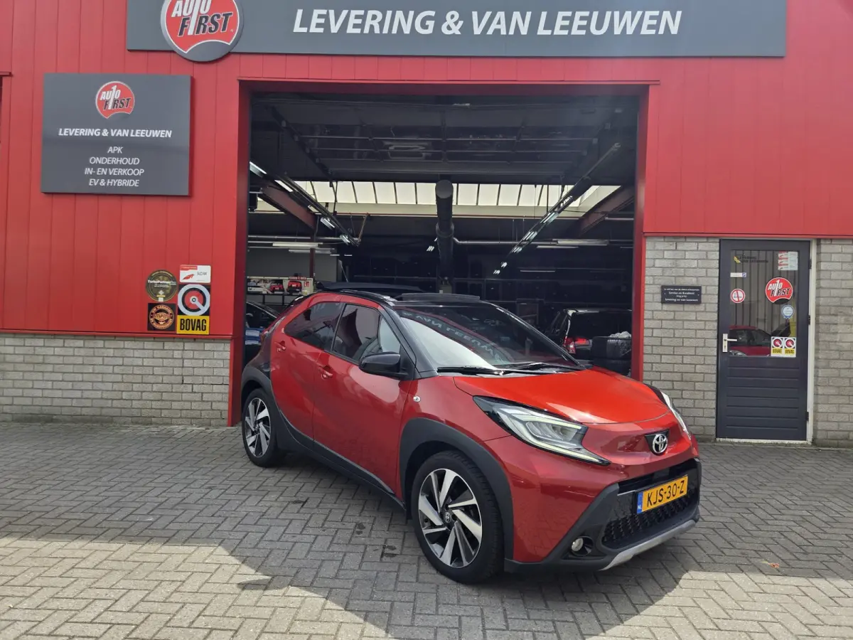 1.0 VVT-i S-CVT Envy Automaat/ Cabrio dak/ Navigatie/ Lichtmetalen velgen/ Camera/ Rijklaarprijs!