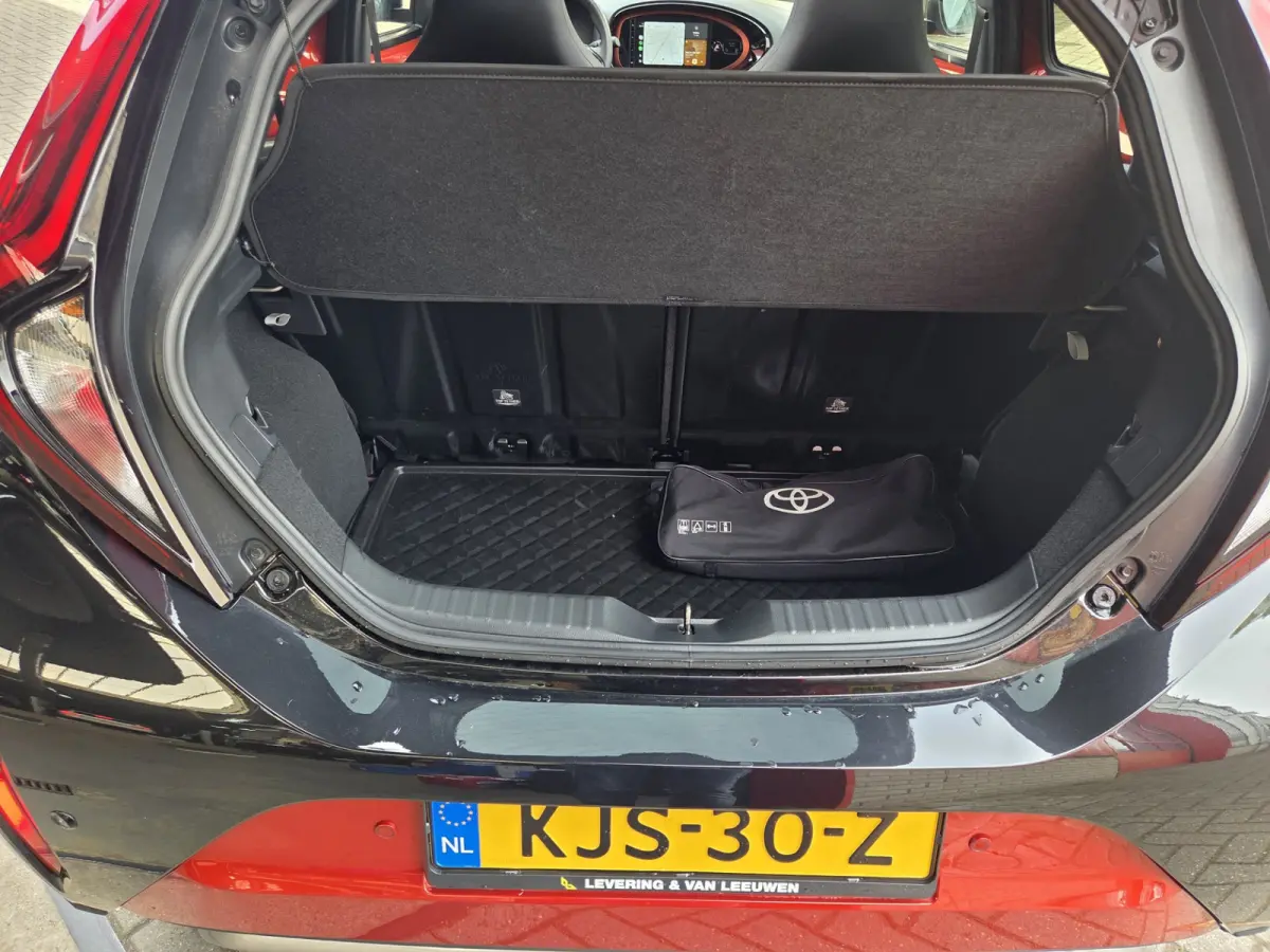 1.0 VVT-i S-CVT Envy Automaat/ Cabrio dak/ Navigatie/ Lichtmetalen velgen/ Camera/ Rijklaarprijs!