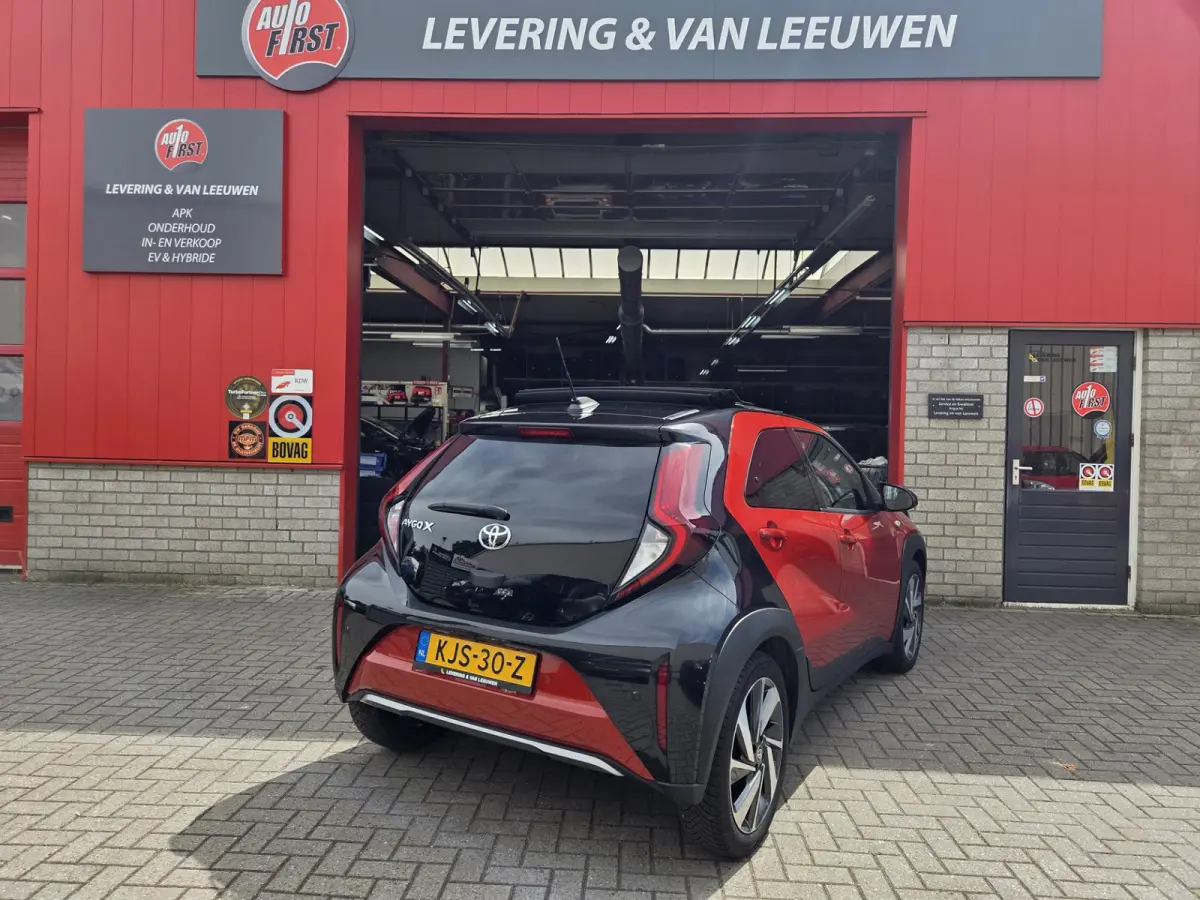 1.0 VVT-i S-CVT Envy Automaat/ Cabrio dak/ Navigatie/ Lichtmetalen velgen/ Camera/ Rijklaarprijs!