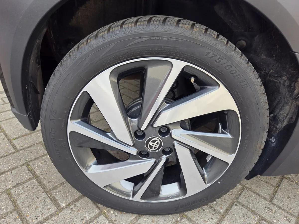 1.0 VVT-i S-CVT Envy Automaat/ Cabrio dak/ Navigatie/ Lichtmetalen velgen/ Camera/ Rijklaarprijs!