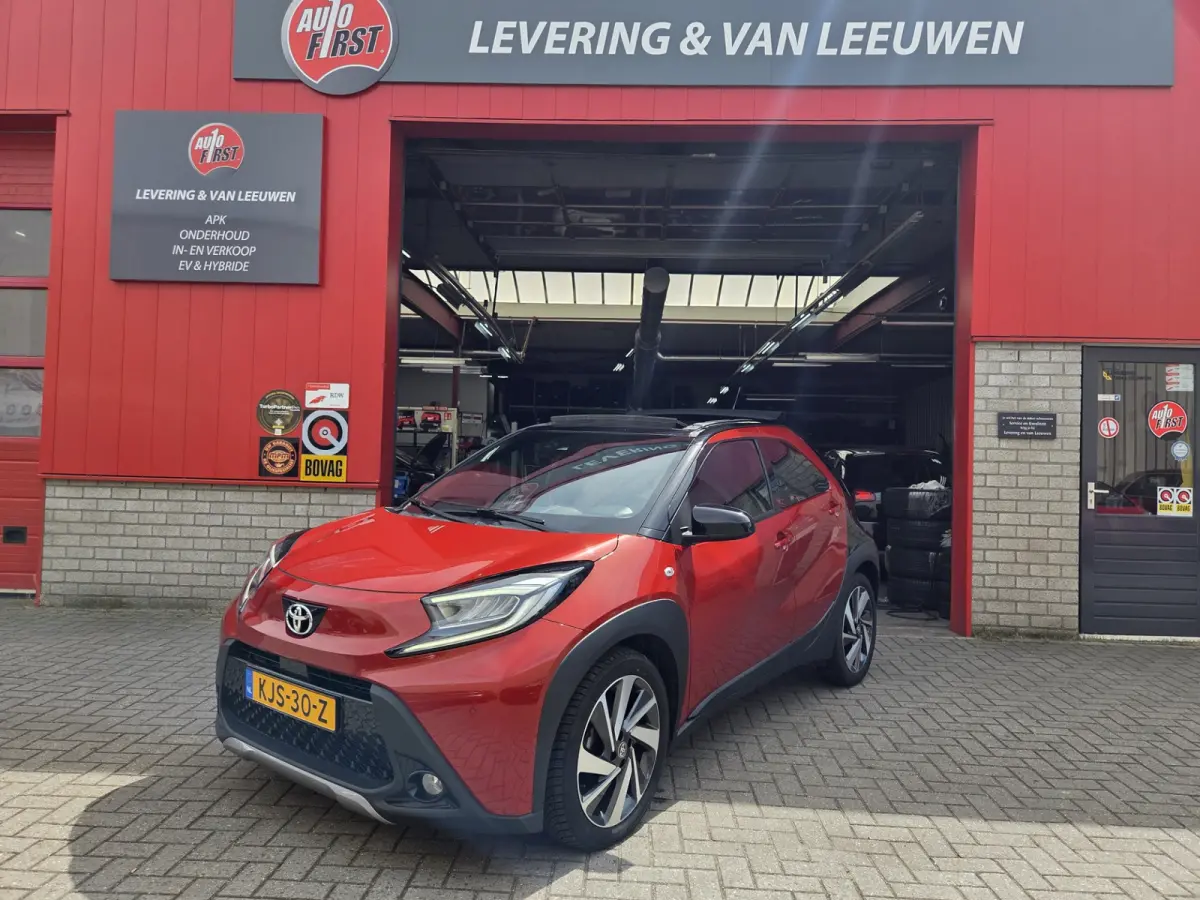 1.0 VVT-i S-CVT Envy Automaat/ Cabrio dak/ Navigatie/ Lichtmetalen velgen/ Camera/ Rijklaarprijs!