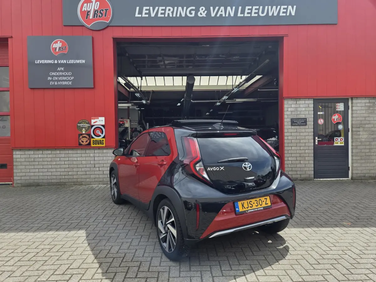 1.0 VVT-i S-CVT Envy Automaat/ Cabrio dak/ Navigatie/ Lichtmetalen velgen/ Camera/ Rijklaarprijs!