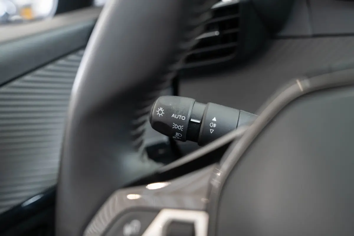1.2 PureTech Active | Navigatie | Apple Carplay & Android Auto | Cruise Controle | Bluetooth | DAB | Airco| Elektrische Ramen |
