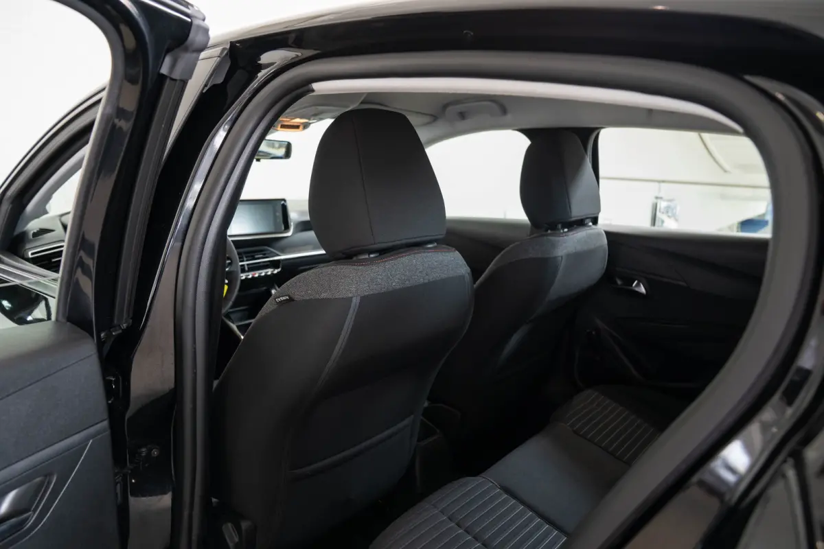 1.2 PureTech Active | Navigatie | Apple Carplay & Android Auto | Cruise Controle | Bluetooth | DAB | Airco| Elektrische Ramen |