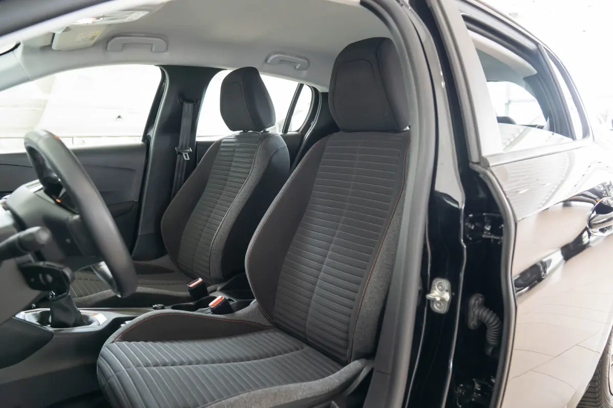 1.2 PureTech Active | Navigatie | Apple Carplay & Android Auto | Cruise Controle | Bluetooth | DAB | Airco| Elektrische Ramen |