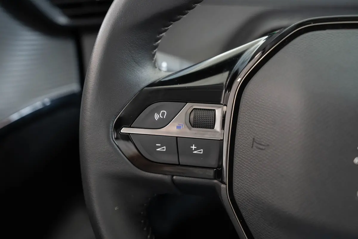 1.2 PureTech Active | Navigatie | Apple Carplay & Android Auto | Cruise Controle | Bluetooth | DAB | Airco| Elektrische Ramen |