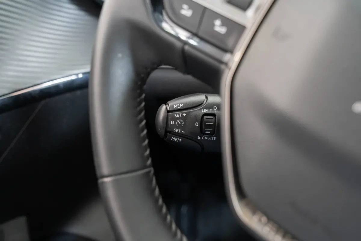 1.2 PureTech Active | Navigatie | Apple Carplay & Android Auto | Cruise Controle | Bluetooth | DAB | Airco| Elektrische Ramen |