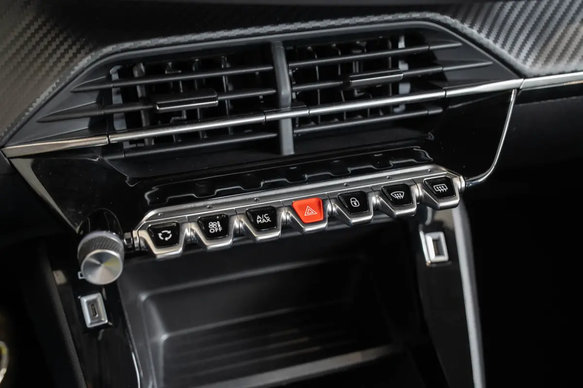 1.2 PureTech Active | Navigatie | Apple Carplay & Android Auto | Cruise Controle | Bluetooth | DAB | Airco| Elektrische Ramen |
