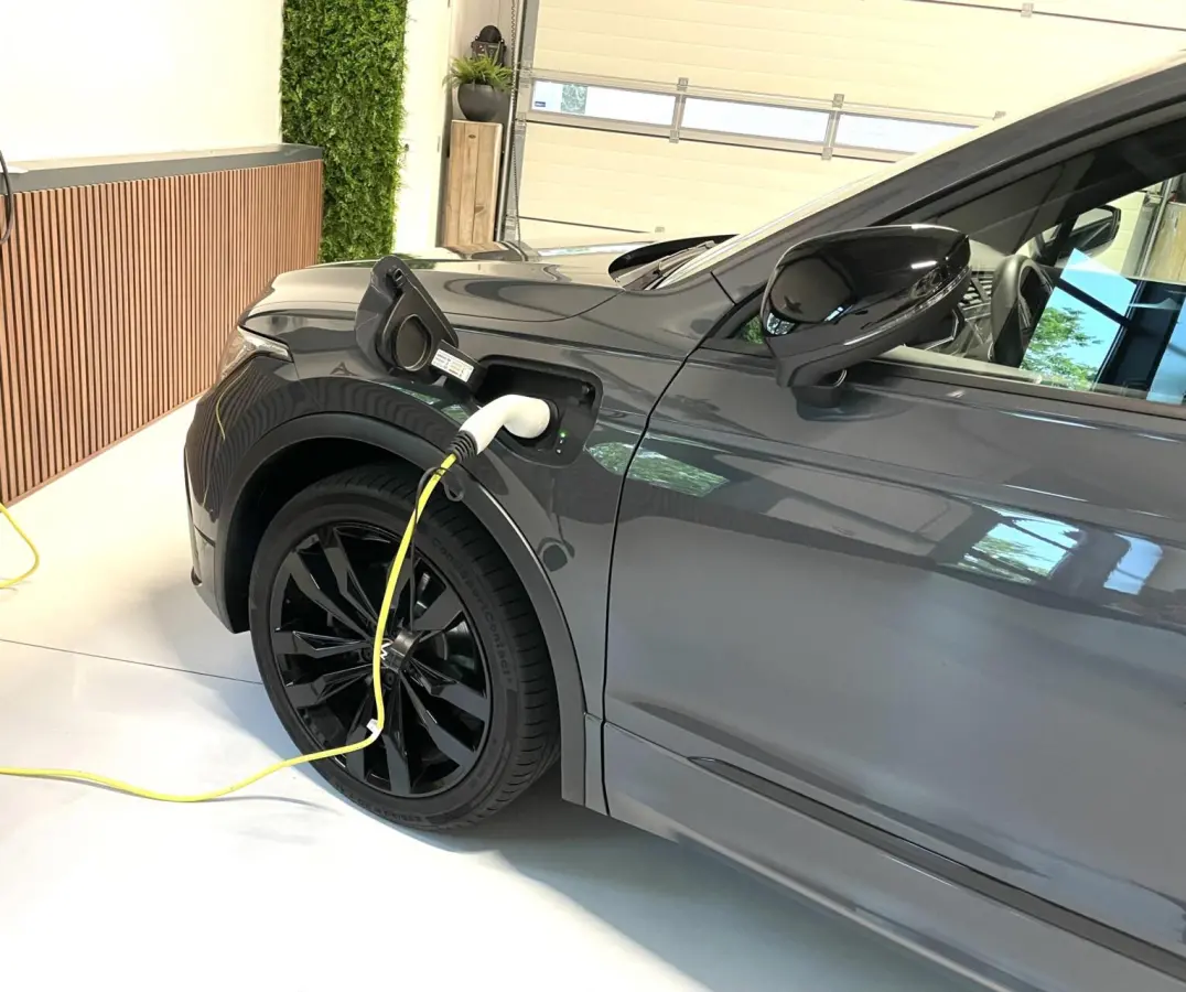 1.4 TSI eHybrid R-Line Business+/ Pano/ Leder/ Keyless/ 20''LMV