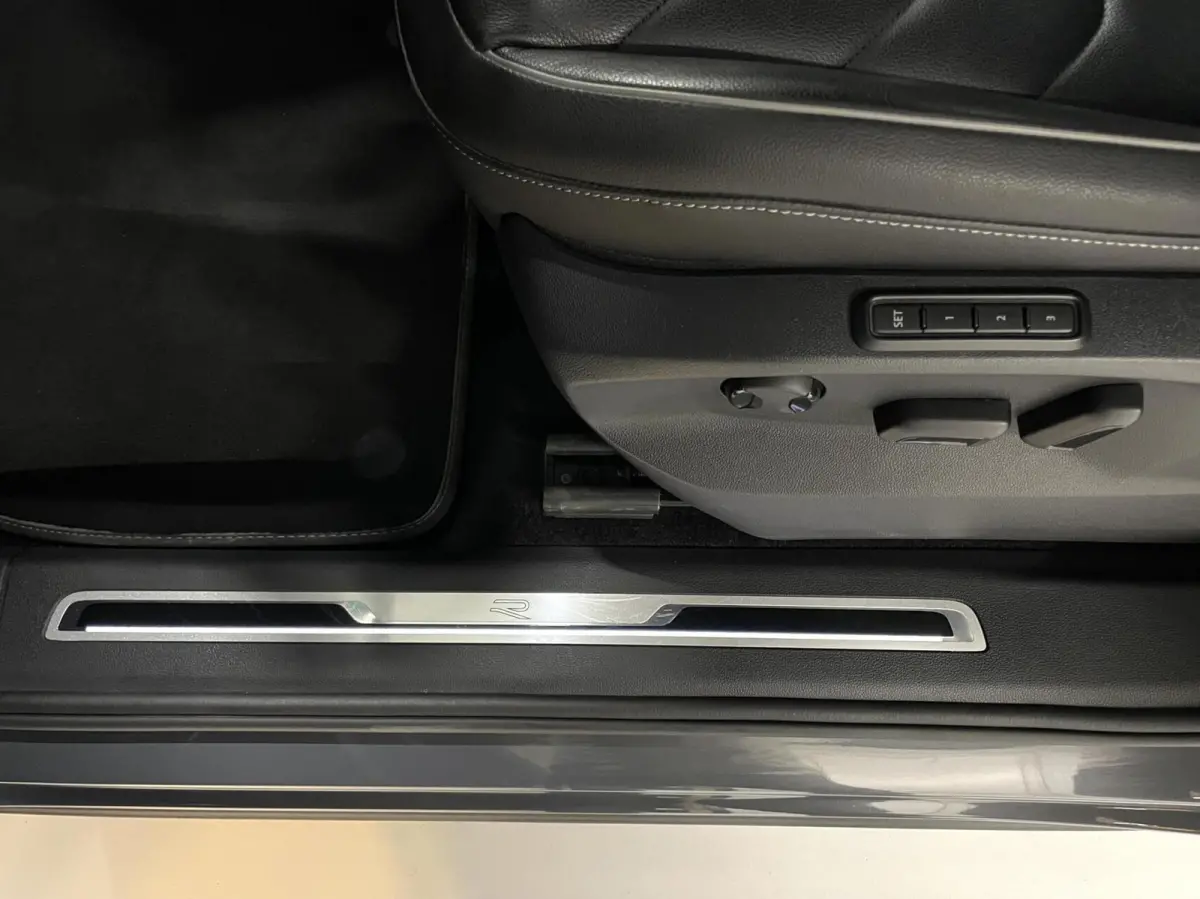 1.4 TSI eHybrid R-Line Business+/ Pano/ Leder/ Keyless/ 20''LMV