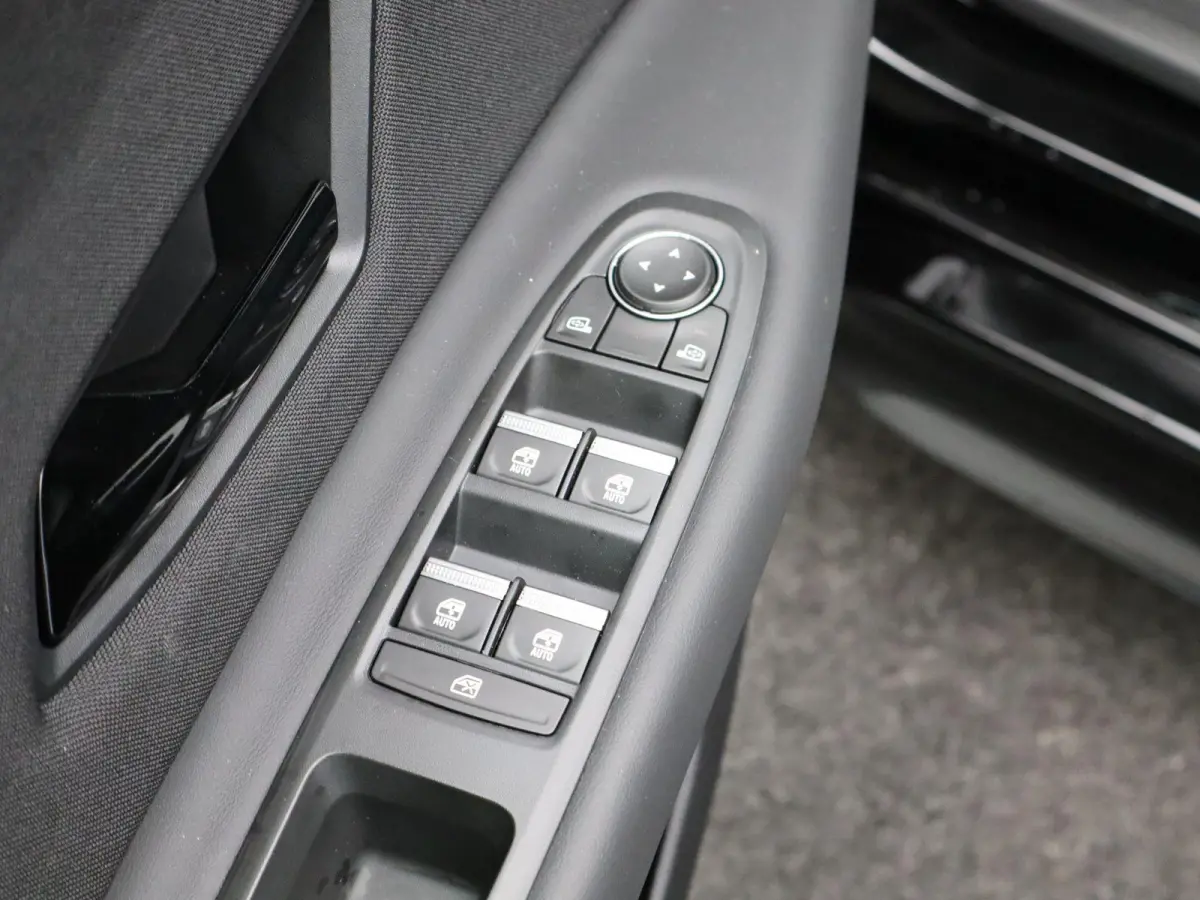 ENGAGE - Launch Edition 40 kWh | Google Navigatie | Parkeercamera |