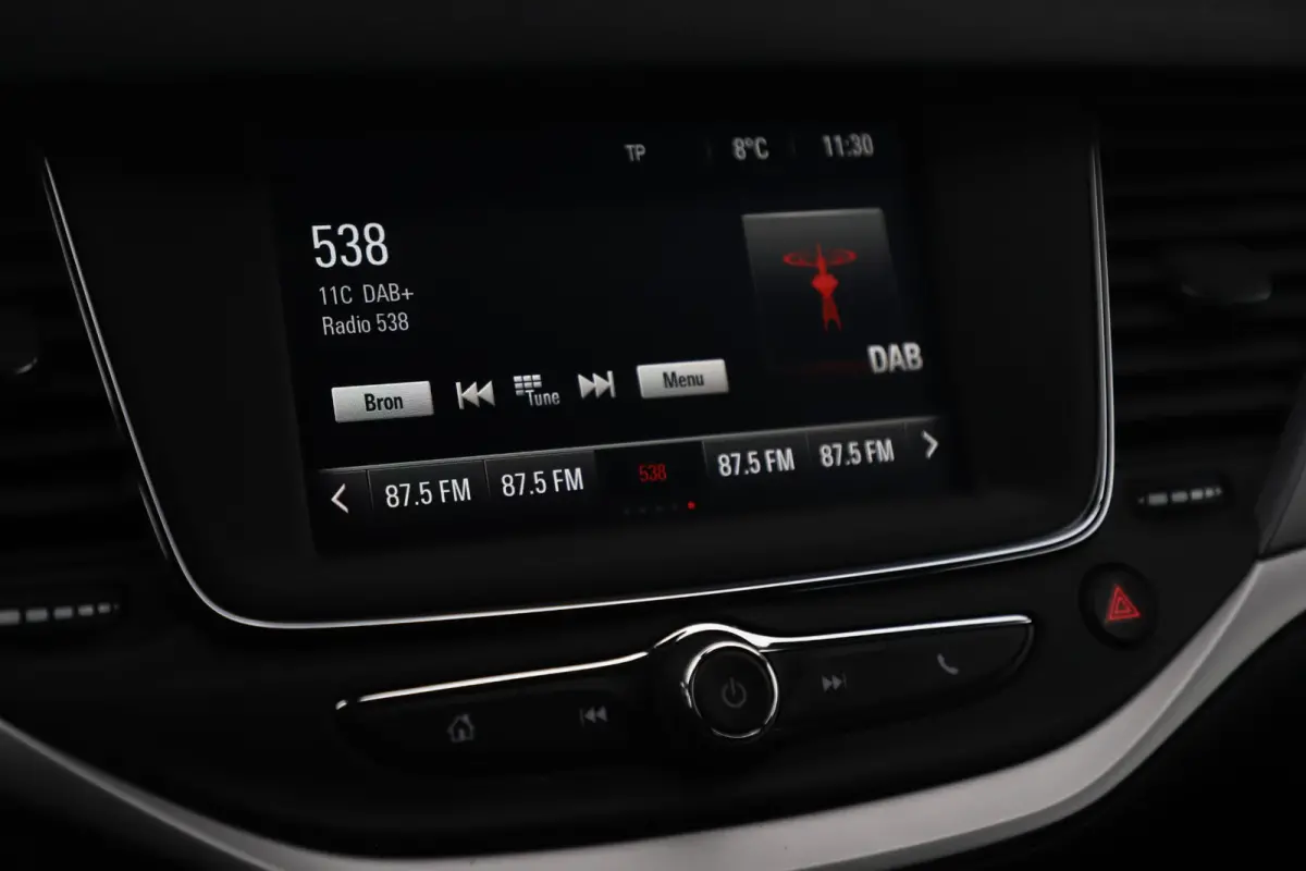 1.0 Turbo 120 Jaar Edition 16 inch Navigatie Carplay Android Clima Cruise Parkeersensor Getint Glas