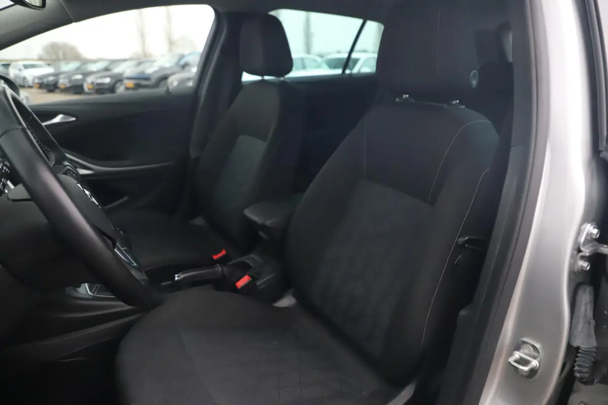 1.0 Turbo 120 Jaar Edition 16 inch Navigatie Carplay Android Clima Cruise Parkeersensor Getint Glas
