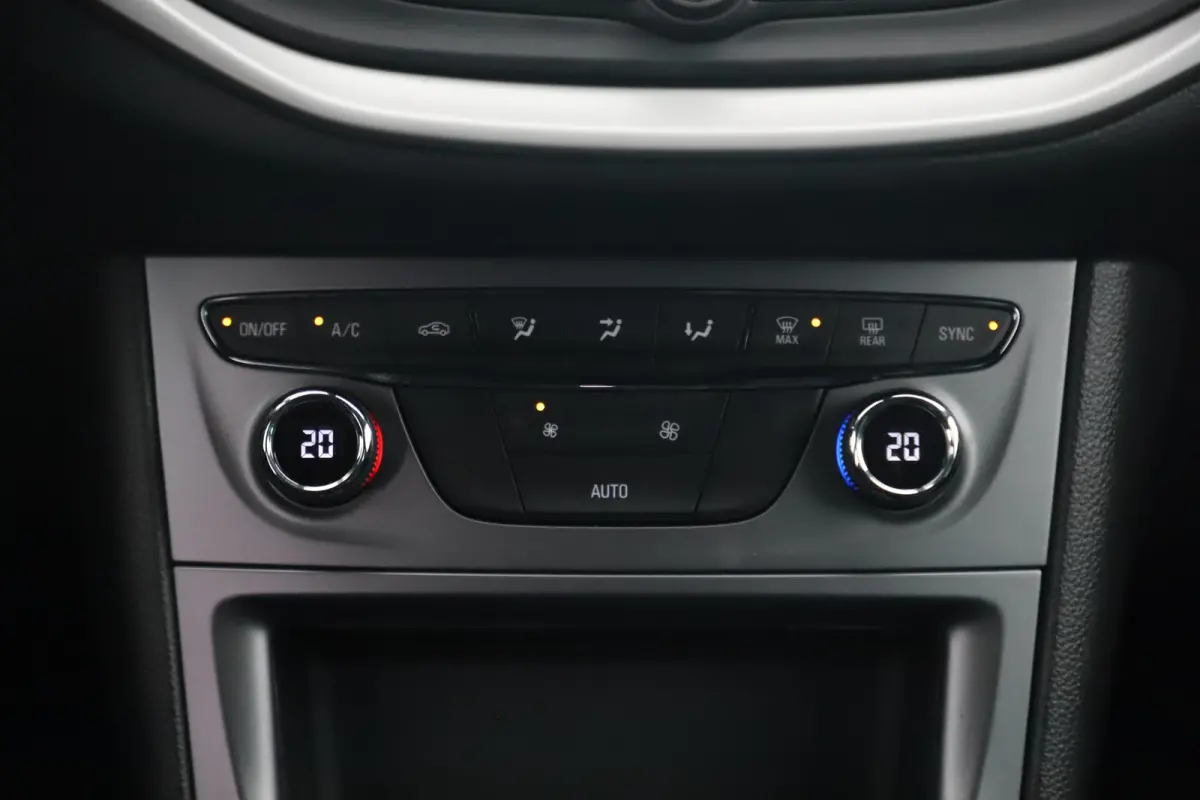 1.0 Turbo 120 Jaar Edition 16 inch Navigatie Carplay Android Clima Cruise Parkeersensor Getint Glas