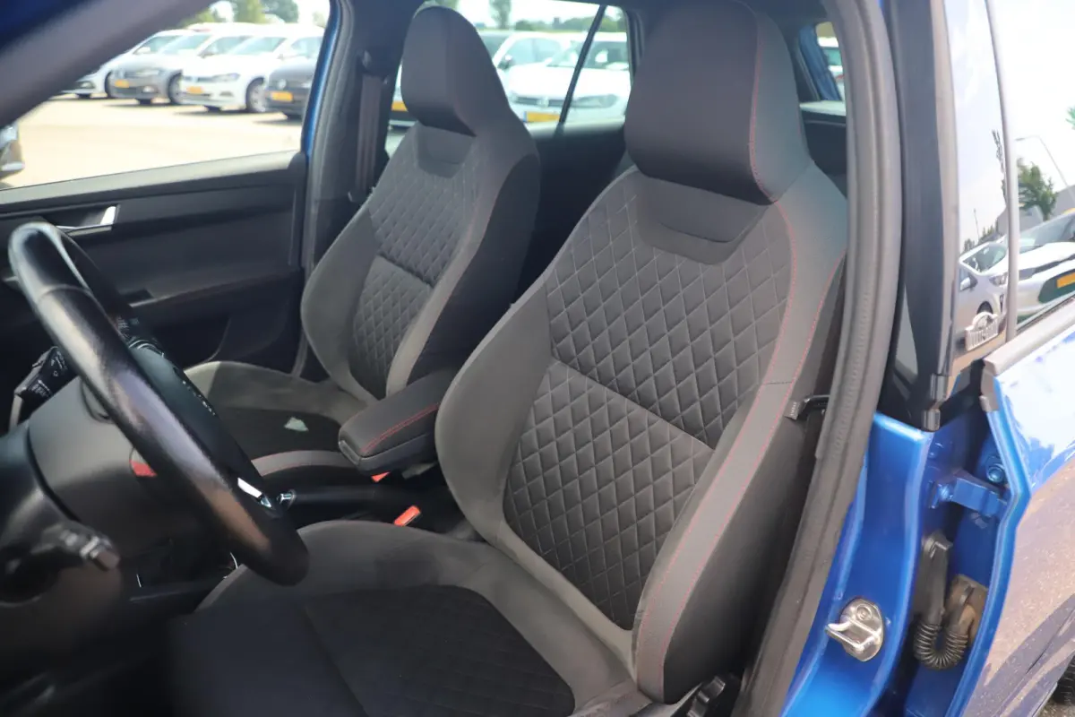 1.0 TSI Monte Carlo 95PK Trekhaak 16 inch LMV Navigatie Clima Cruise Parkeersensor