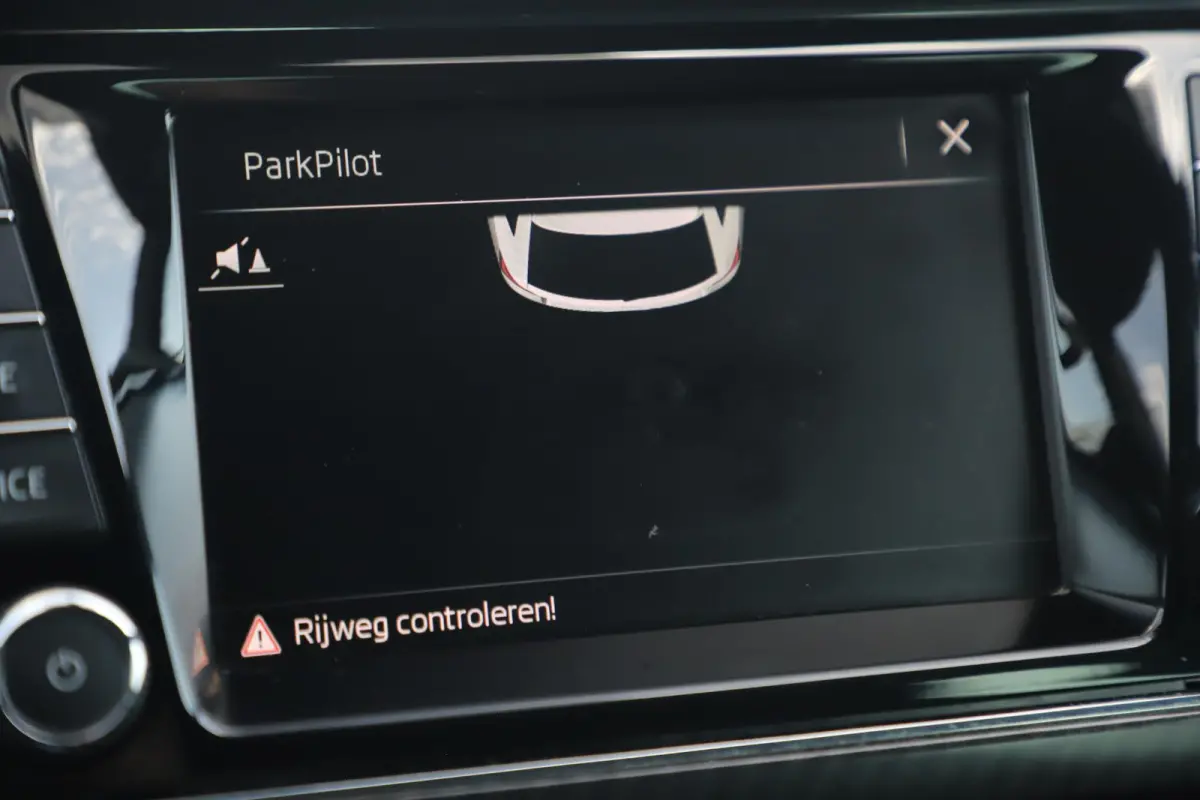 1.0 TSI Monte Carlo 95PK Trekhaak 16 inch LMV Navigatie Clima Cruise Parkeersensor