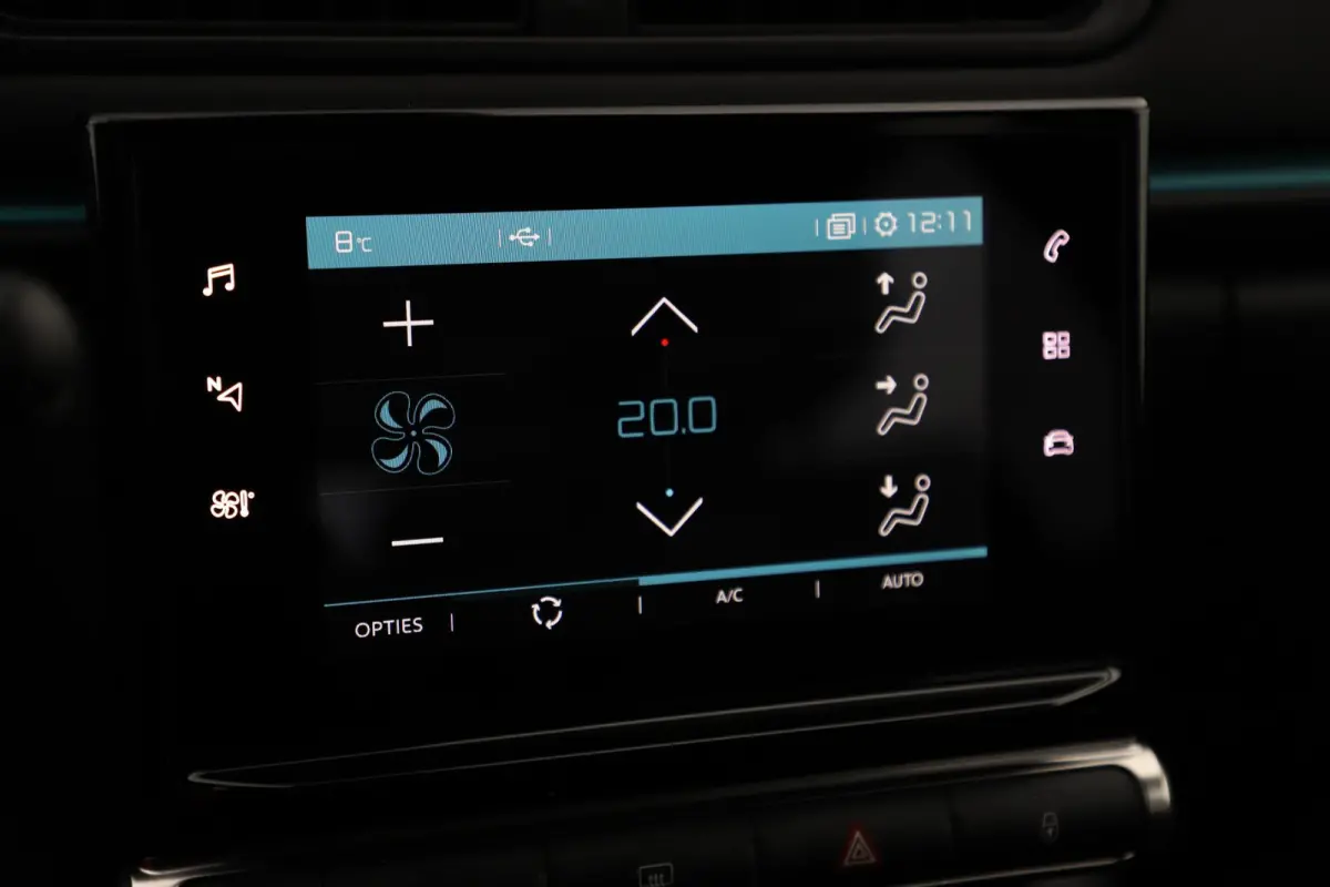 1.2 PureTech Shine Navigatie Achteruitrijcamera 17 inch LMV Carplay Android Climate Cruise Control Rijstrooksensor Parkeersensor