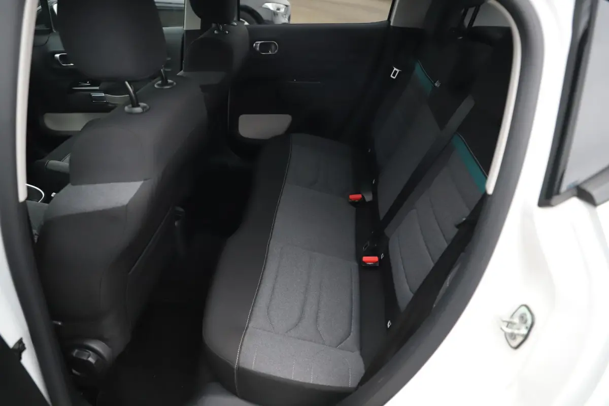 1.2 PureTech Shine Navigatie Achteruitrijcamera 17 inch LMV Carplay Android Climate Cruise Control Rijstrooksensor Parkeersensor